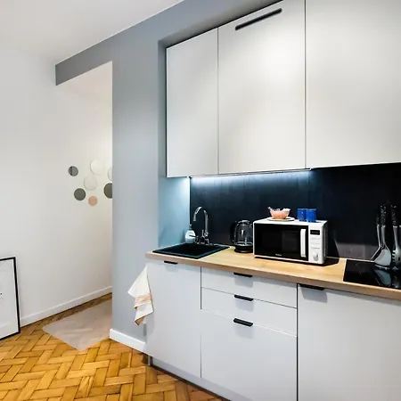 Zelazna Blue Corner By Bookinghost *