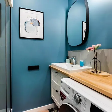 Zelazna Blue Corner By Bookinghost